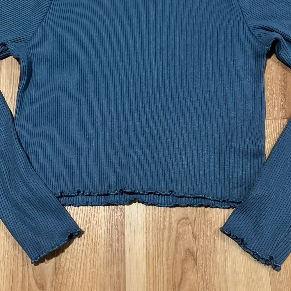 Blue Ribbed Crop Long Sleeve Top